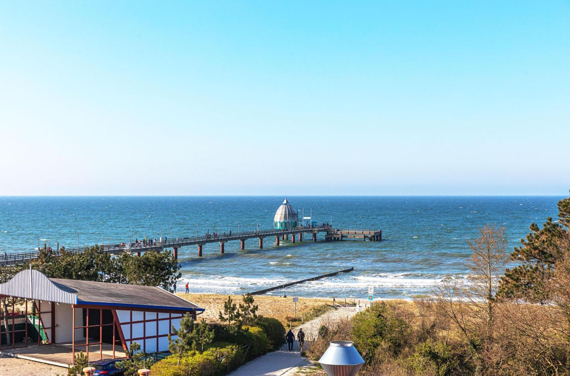 Leuchtturm An Der Seebruecke Zingst Exterior foto